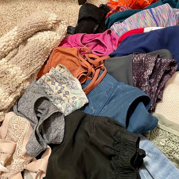 Womens Clothing Bundle (small and medium lot) - Picture 6 of 6